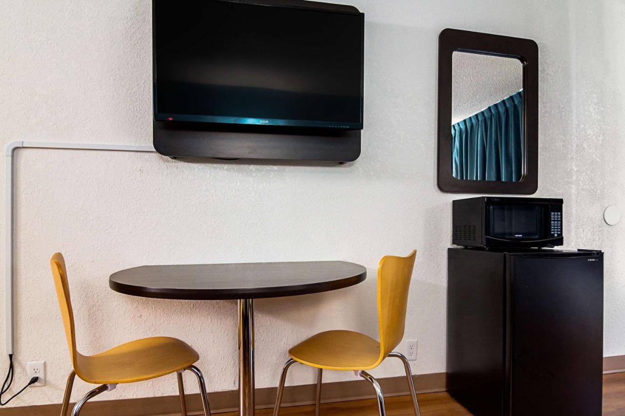 Econo Lodge Asheboro Bagian luar foto