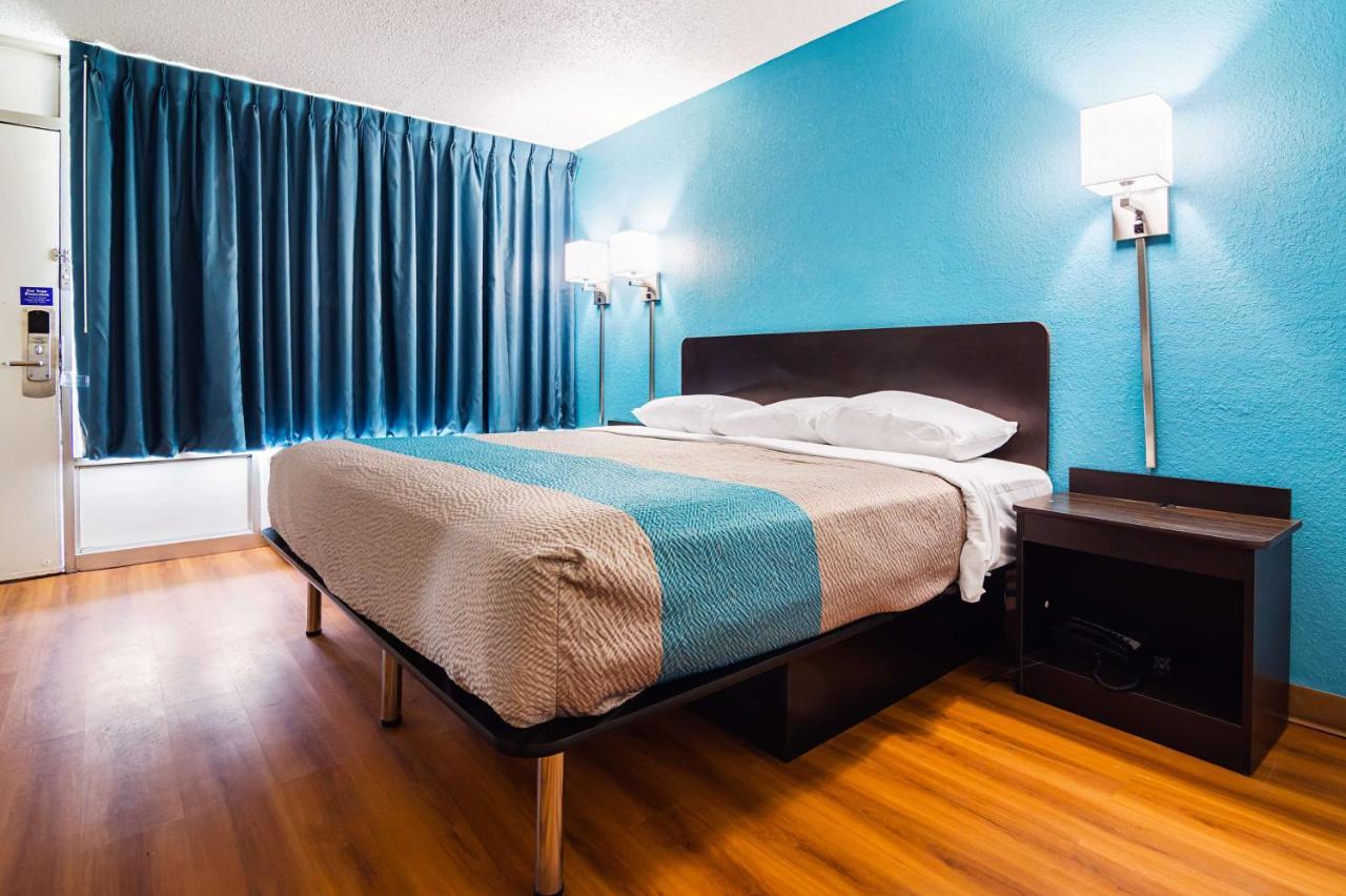 Econo Lodge Asheboro Bagian luar foto