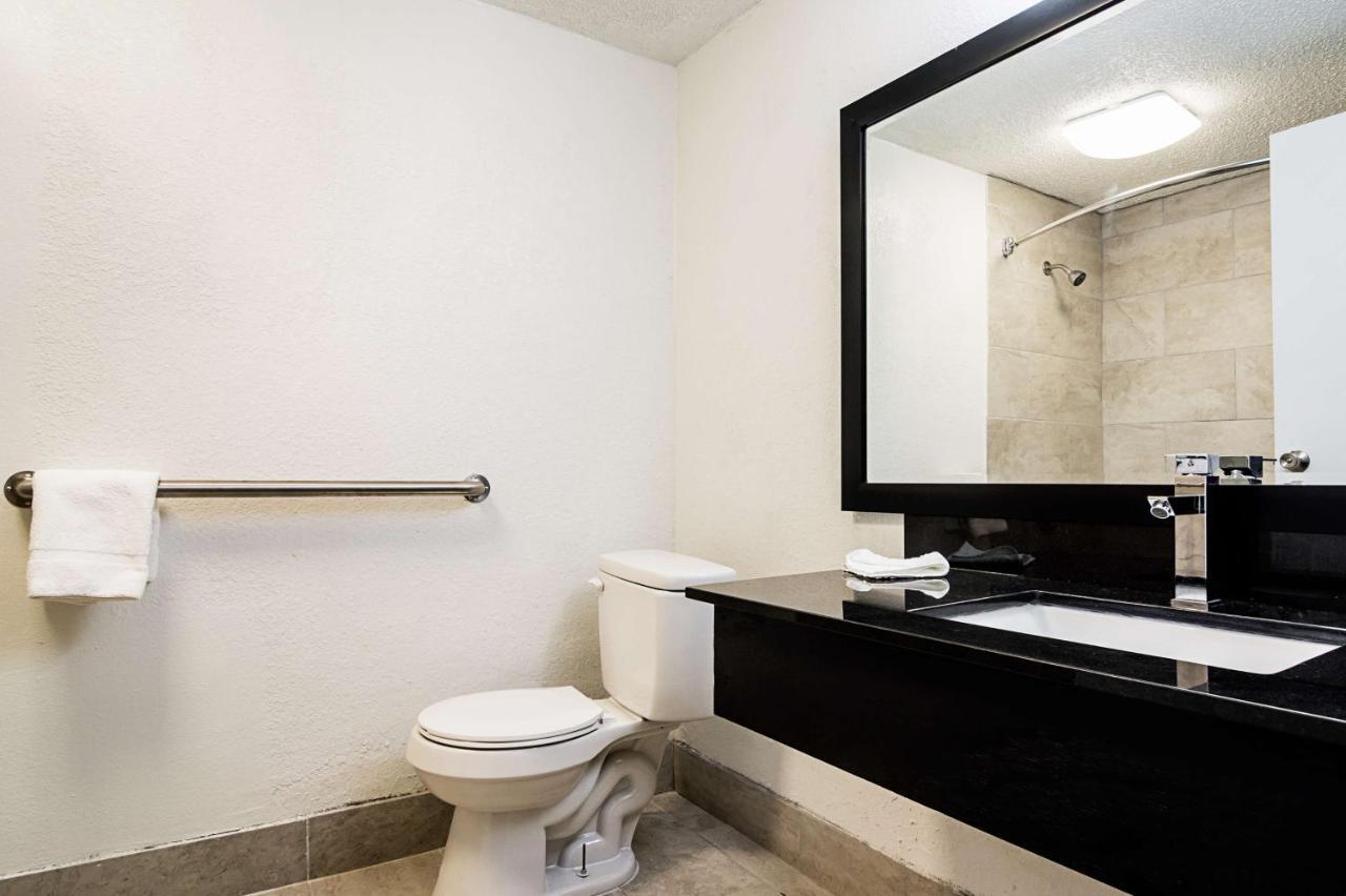 Econo Lodge Asheboro Bagian luar foto