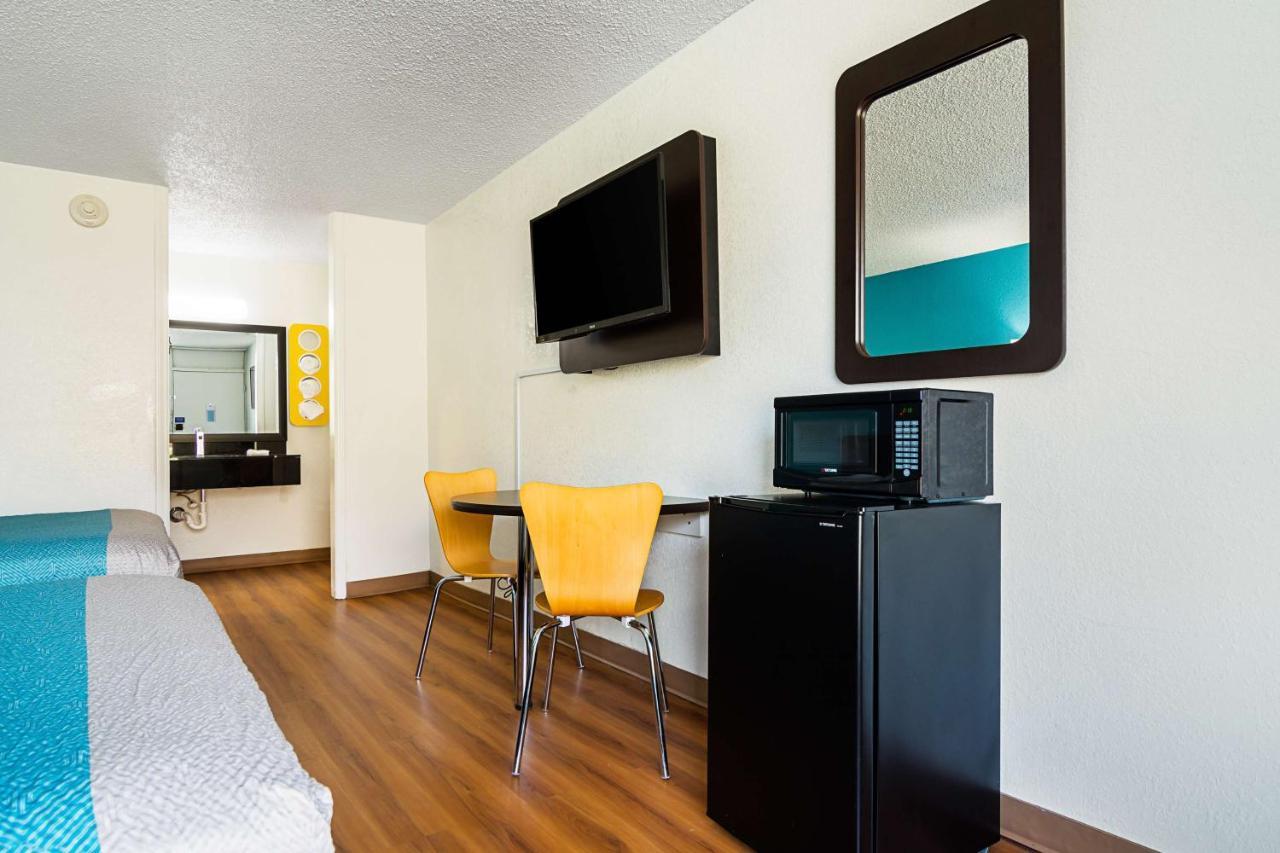 Econo Lodge Asheboro Bagian luar foto