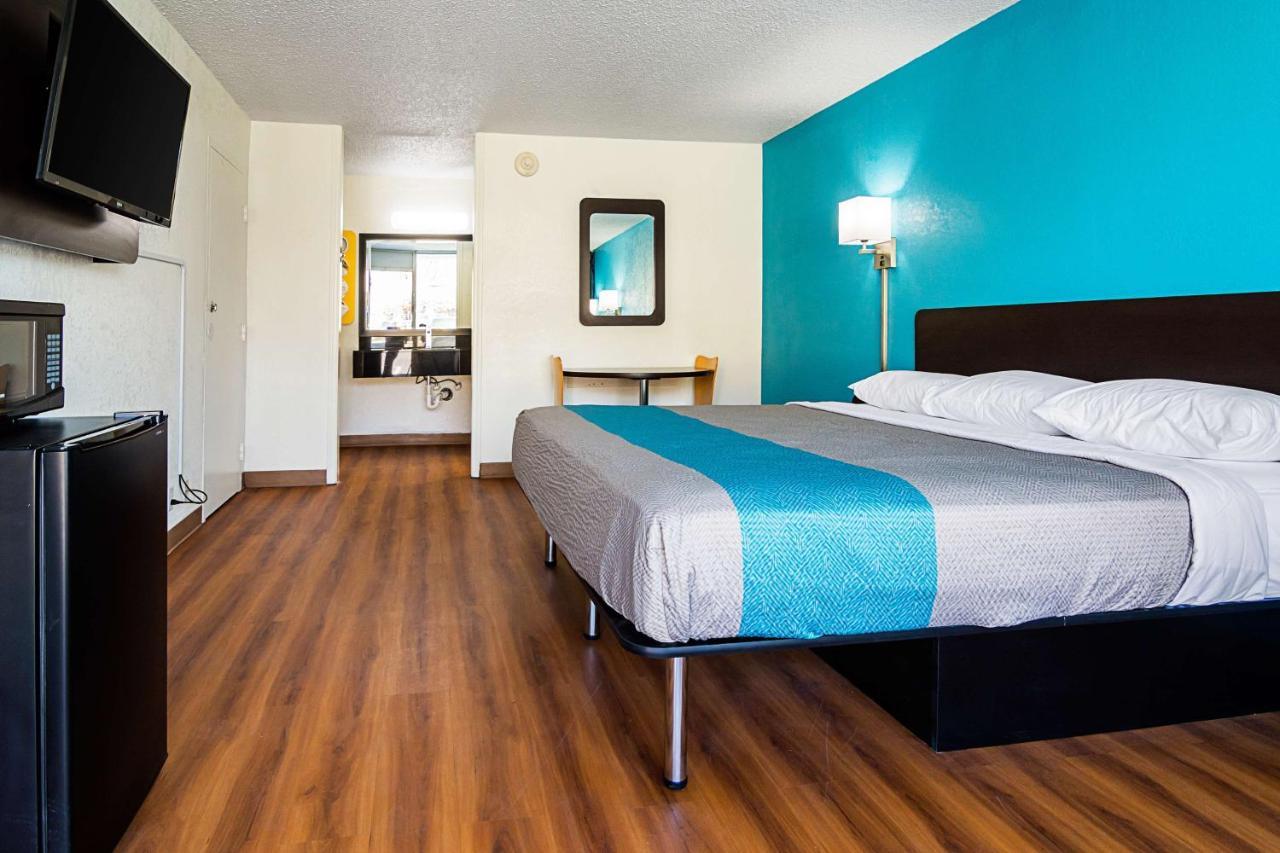 Econo Lodge Asheboro Bagian luar foto
