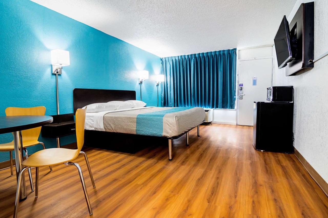 Econo Lodge Asheboro Bagian luar foto
